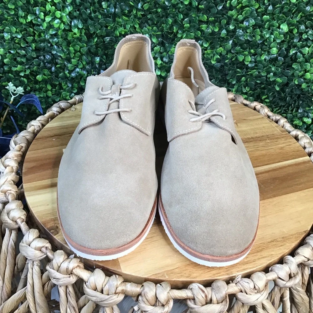 New in box nisolo Men's stone color travel derby leather  Suede Shoes‎